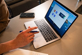 《三月情流感》劇情介紹_三月情流感演員表_三月情流感電影原型影評(píng)